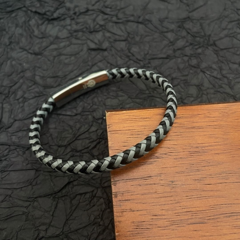 Ch**me He**ts bracelets